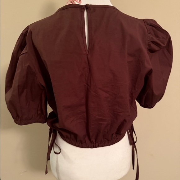 Vineyard vines NWOT chocolate brown puff sleeve cinch tie crop cotton blouse Szm - Picture 2 of 4